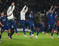 乐鱼体育网站入口-曼城客场大胜，轻松击败对手夺得胜利