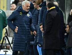 乐鱼体育网站入口-包含里尔再次豪取胜利，稳坐积分榜榜首的词条