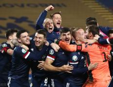 乐鱼-包含捷克闪耀赛场：欧洲杯预选赛淘汰赛比分领先的词条