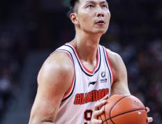 乐鱼体育-快船轻取雄鹿，胡金秋高光表现的简单介绍