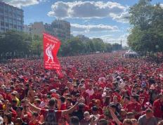 乐鱼官网-欧冠比赛火爆进行，球迷尽情呐喊