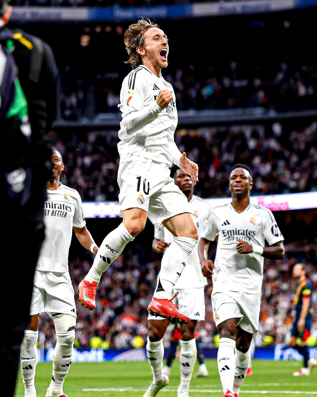 乐鱼app-莫德里奇贡献助攻,助队赢得胜利