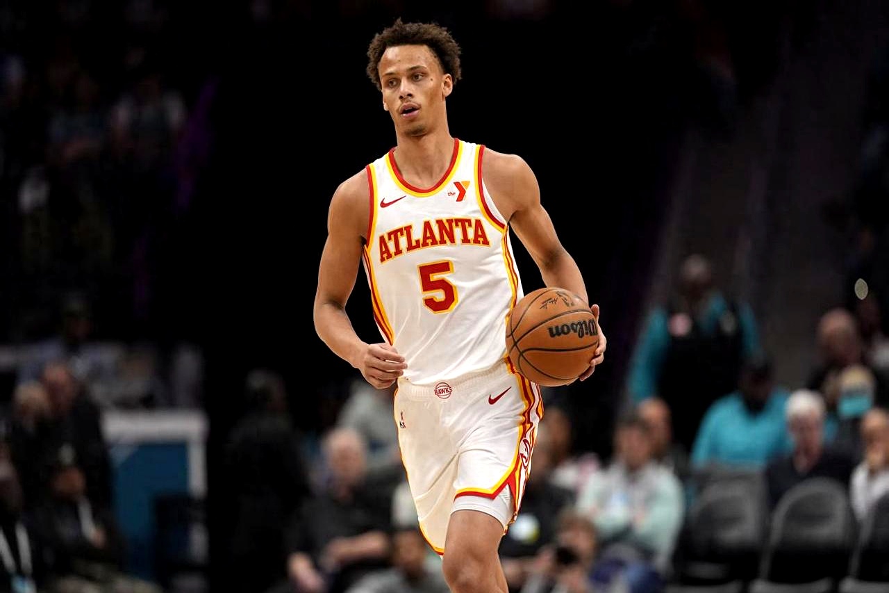 乐鱼体育网站入口-老鹰队年轻球员状态爆发助球队取胜