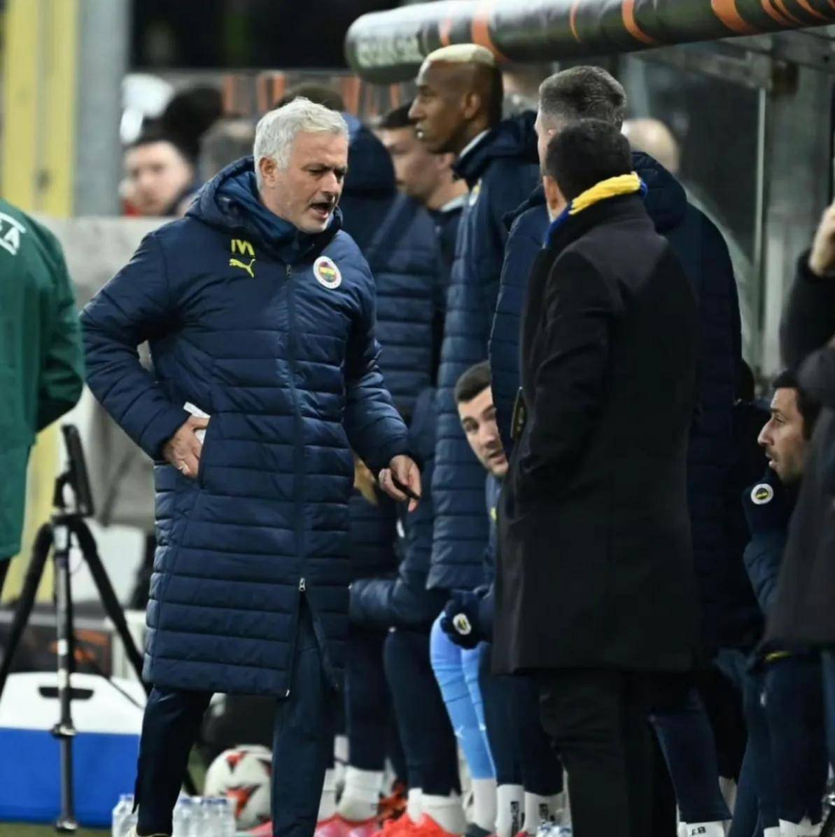 乐鱼体育网站入口-包含里尔再次豪取胜利,稳坐积分榜榜首的词条