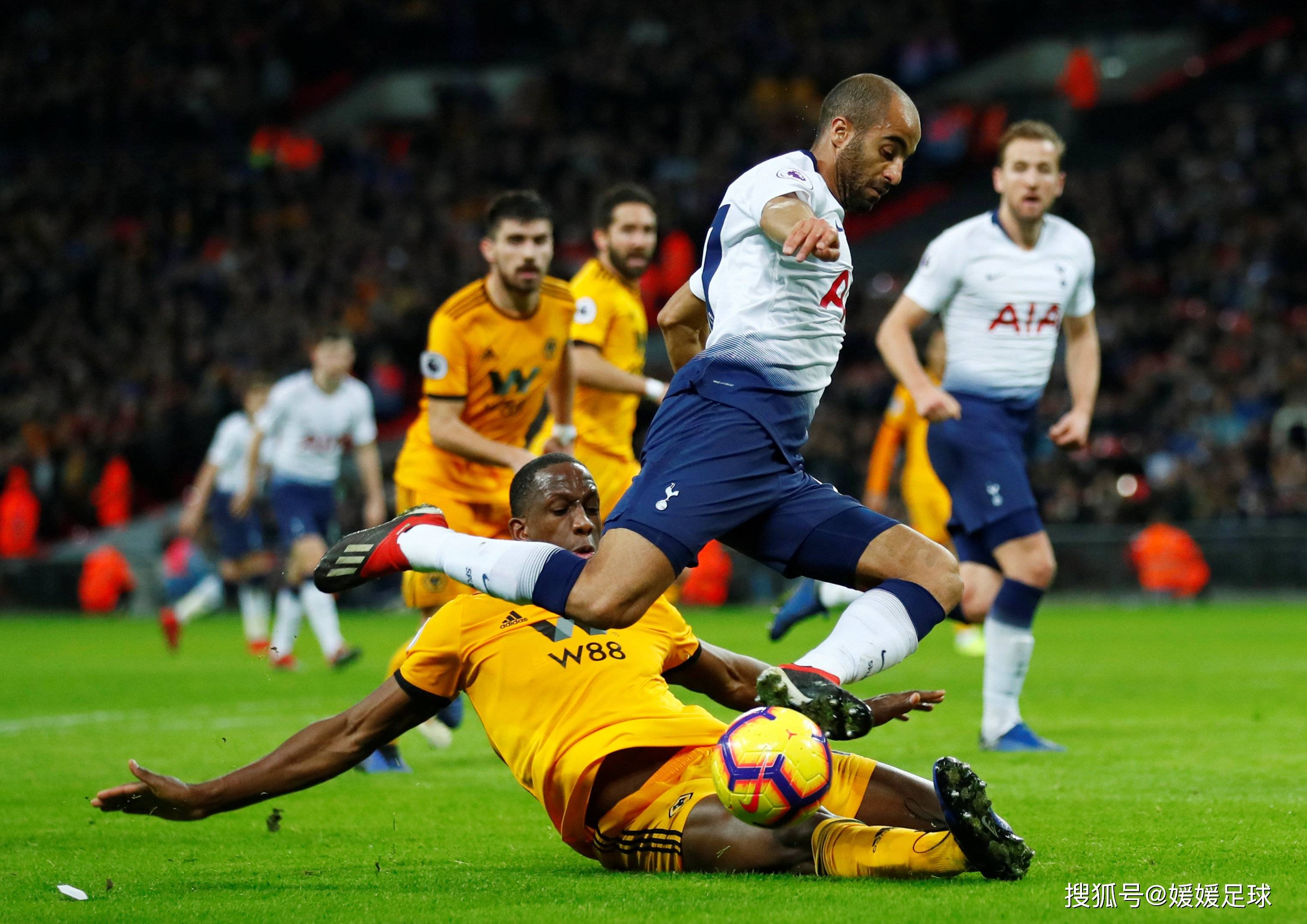 乐鱼官网-精彩足球瞬间:球队配合默契获好成绩的简单介绍