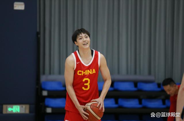 乐鱼官网-V5轻取T1，Meiko成为全场焦点小组赛3:2（广州）