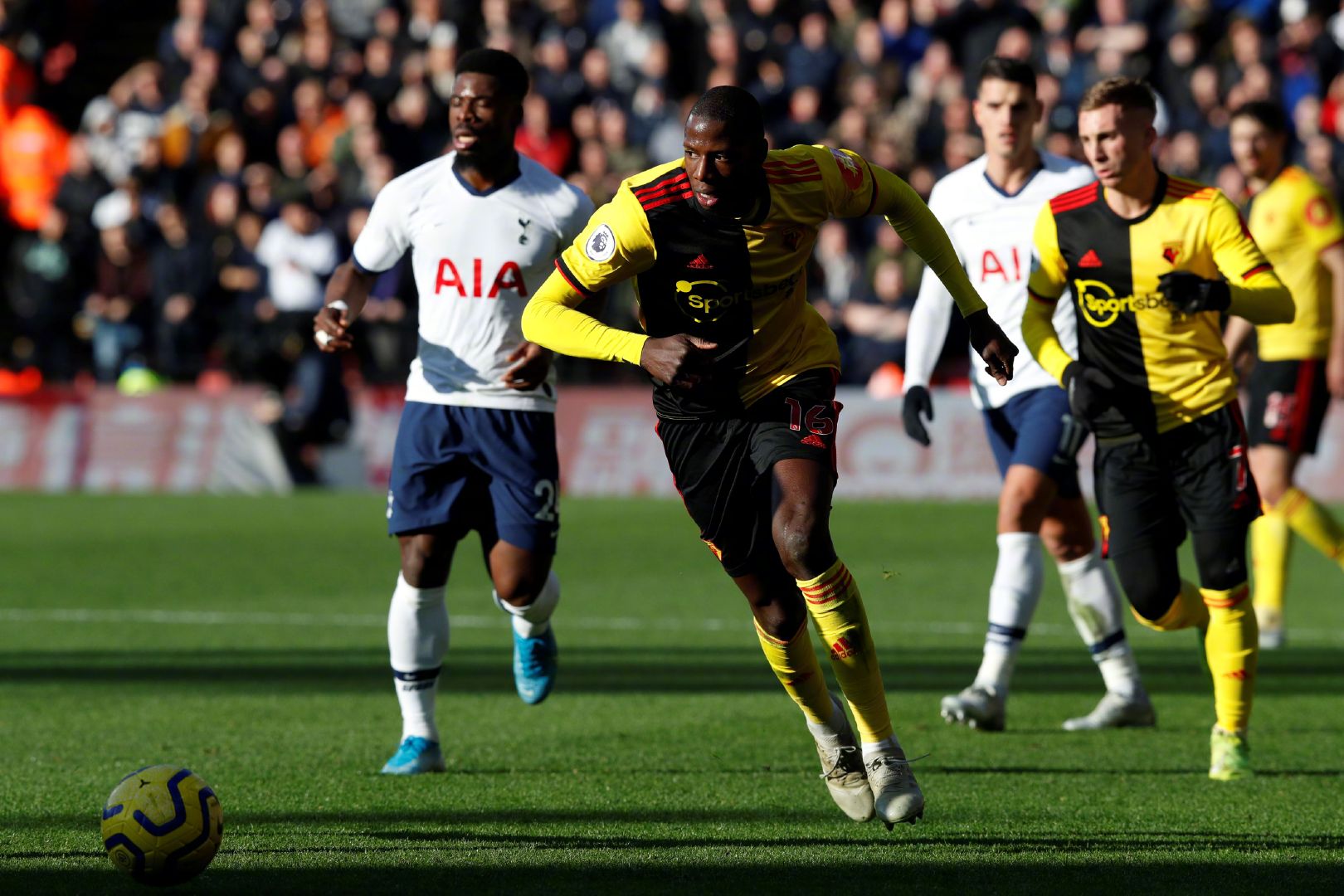 乐鱼官网-沃特福德遭遇连败,保级压力增大
